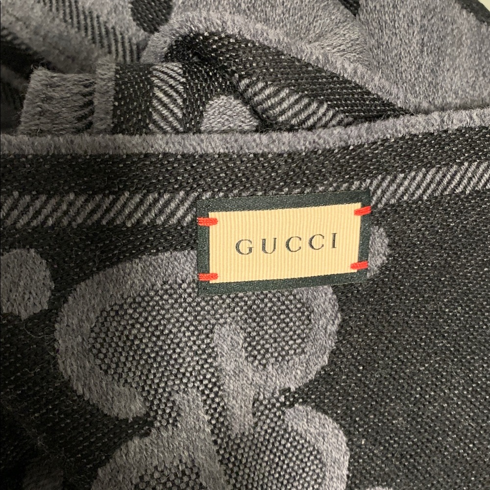 🔥🔥🔥 AUTHENTIC GUCCI - GG Black/Grey Wool Scarf - Picture 4 of 11